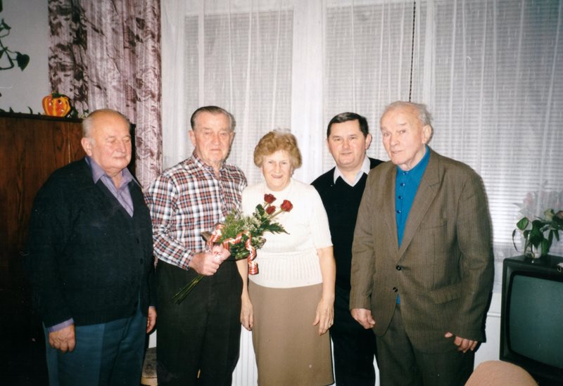 Holešovští orli popřáli K. Bednaříkovi k osmdesátce, 18. prosince 2000